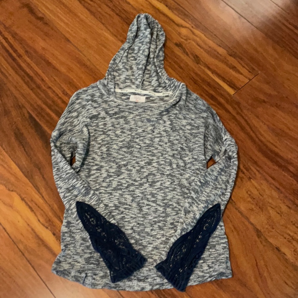 EUC, Buckle BKE hooded sweater with lace sleeves